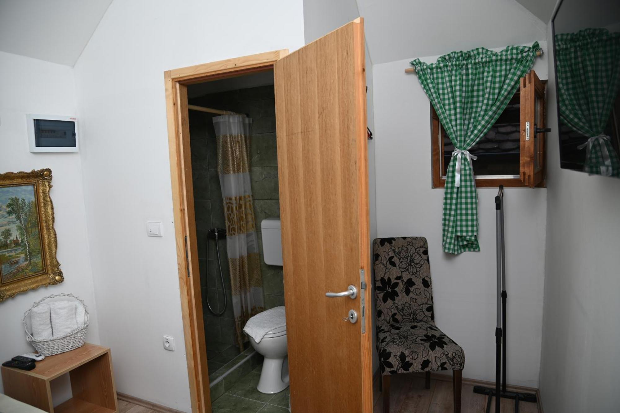 Konak Dobri Potok Krupanj Esterno foto